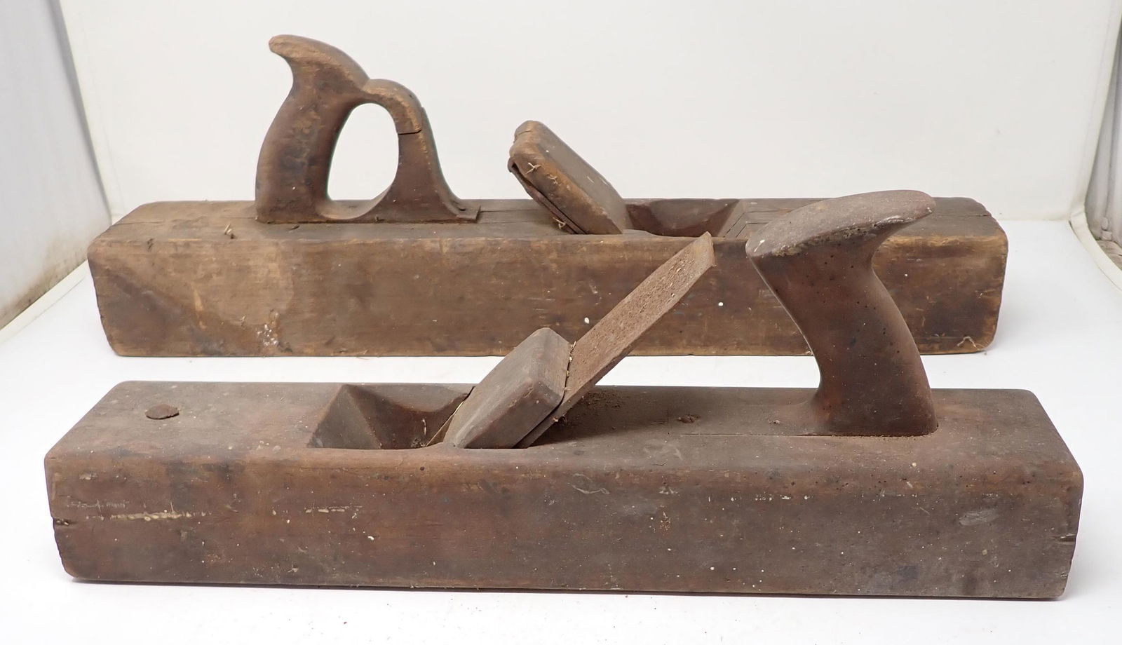 2 Wooden Carpenter Planes (1 of 4)