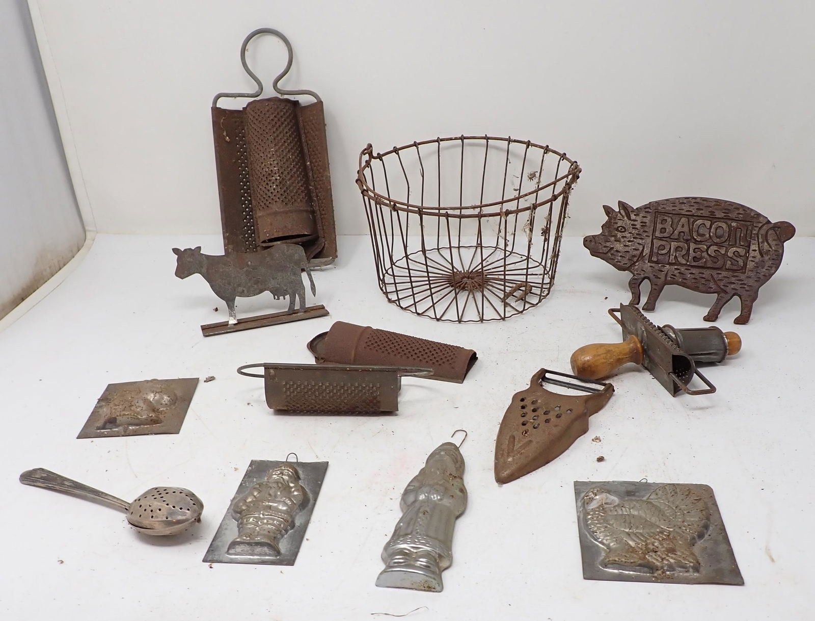 Wire Egg Baskets Grinders Molds Misc Kitchenware (1 of 5)