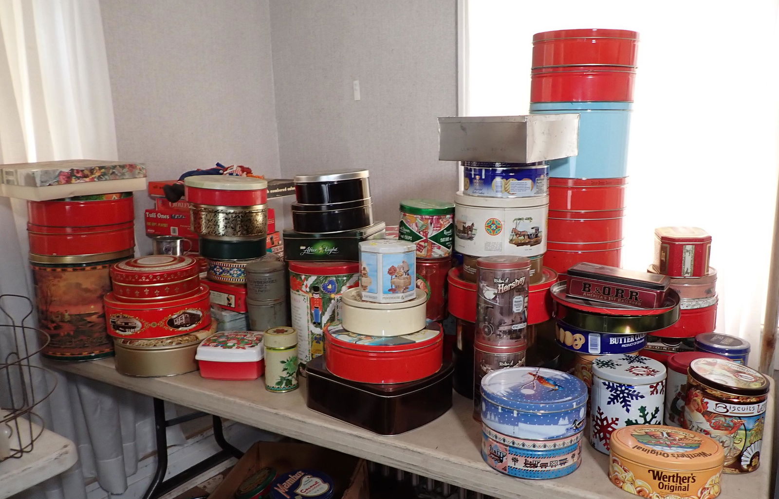 Vintage Tins Board Puzzles Dolls & Misc (1 of 8)