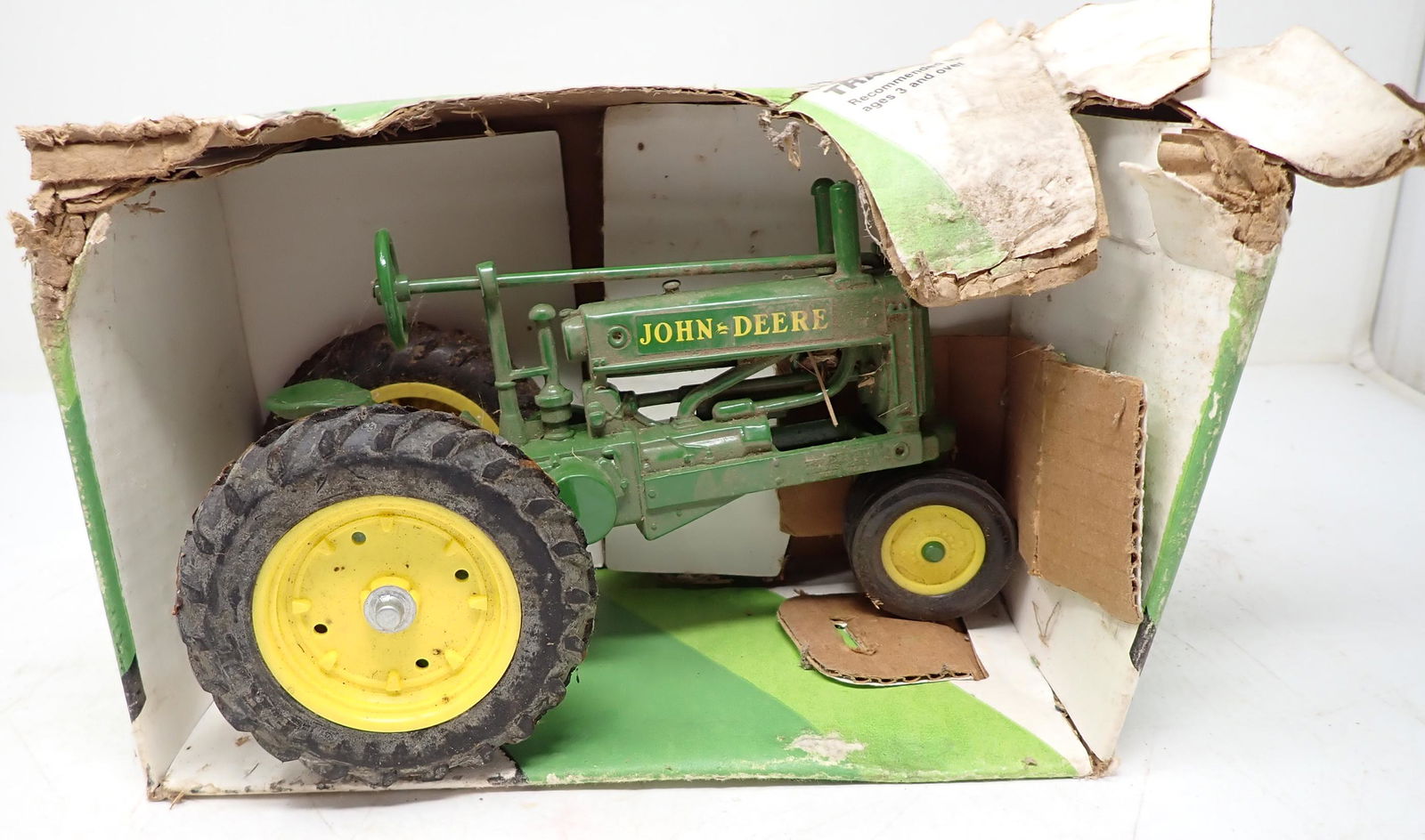 Ertl 1934 John Deere Model A Tractor (1 of 2)