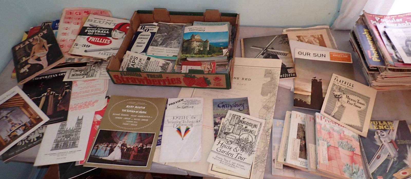 Magazines & Misc Literature (1 of 11)