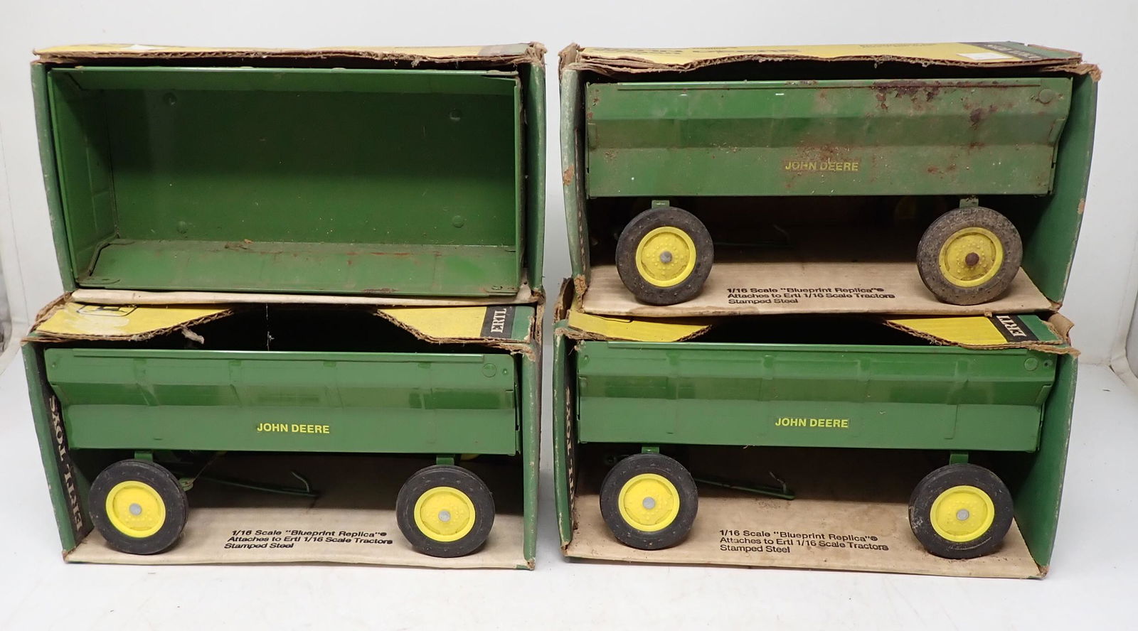 4 Ertl John Deere Wagons #529 (1 of 2)