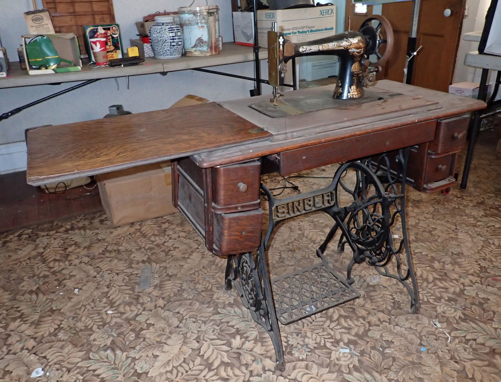 Antique Singer Sewing Machine: Sewing Machine
