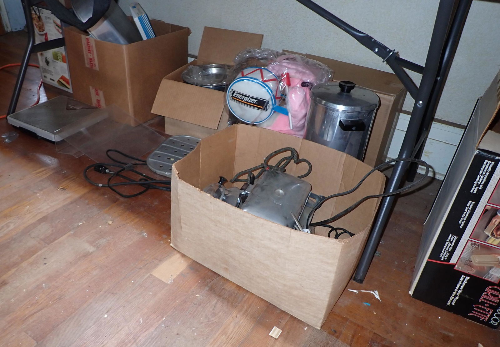 Vintage Appliances Kitchenware & Misc (1 of 9)