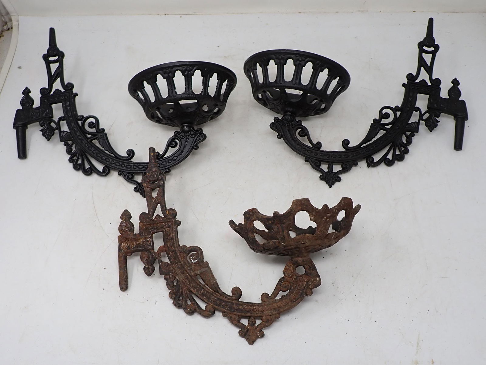 Cast Iron Oil Lamp Brackets (1 of 1)