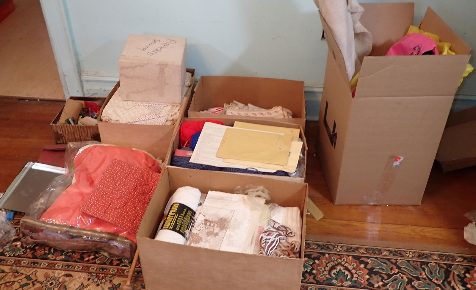 Yarn Thread Fabric Misc Sewing (1 of 5)