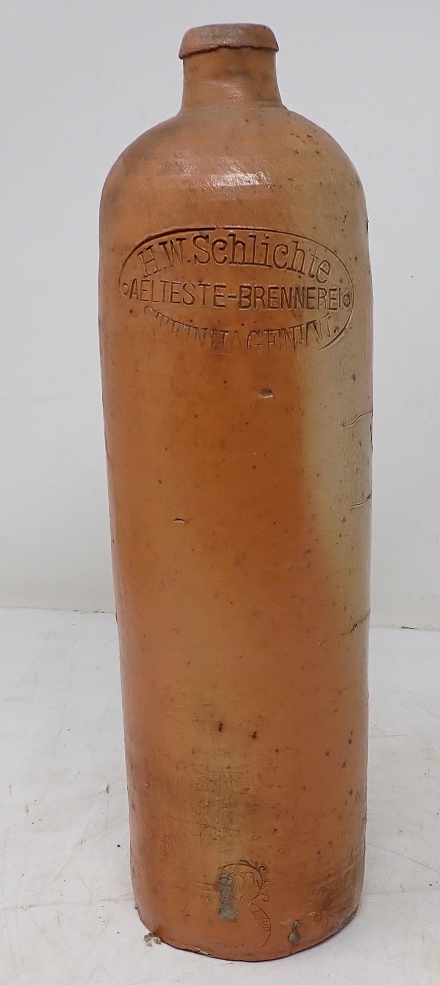 Schlichte Stoneware Bottle (1 of 6)