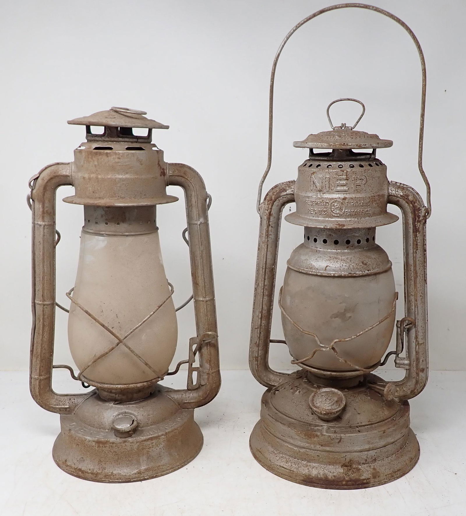 Dietz No 2 Blizzard Feuerhand 280 Lanterns (1 of 2)