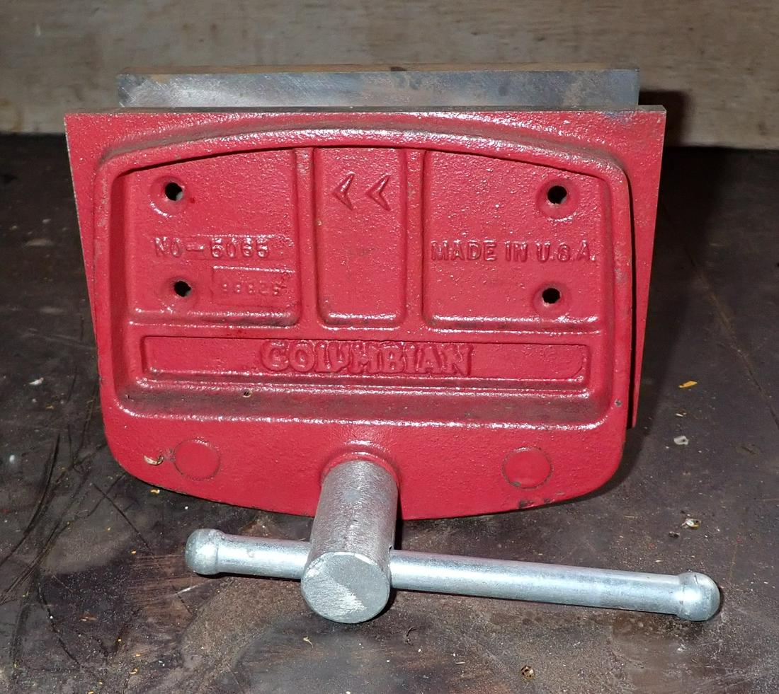 Columbian No 5065 Woodworking Vise: Apprx 7" Jaws