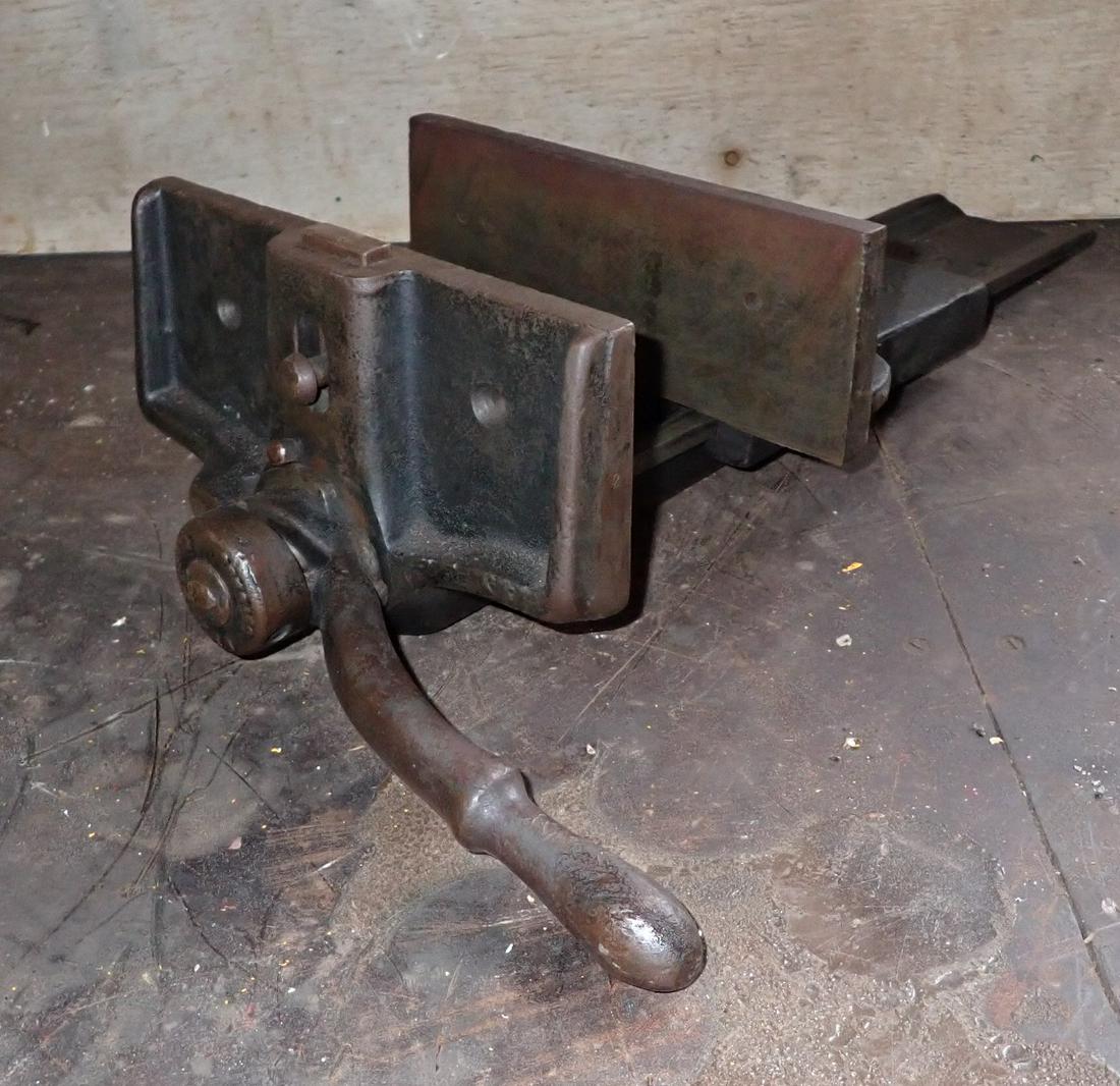 Antique Woodworking Carpenters Vise (1 of 3)