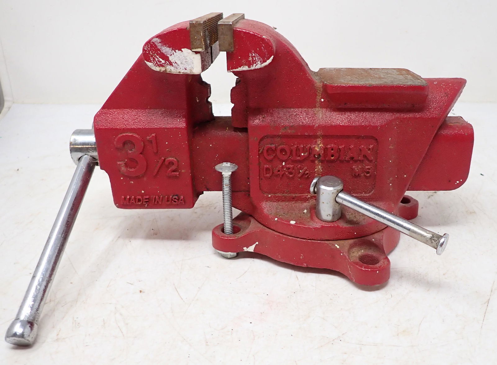 3 1/2" Columbian Swivel Vise: Vise