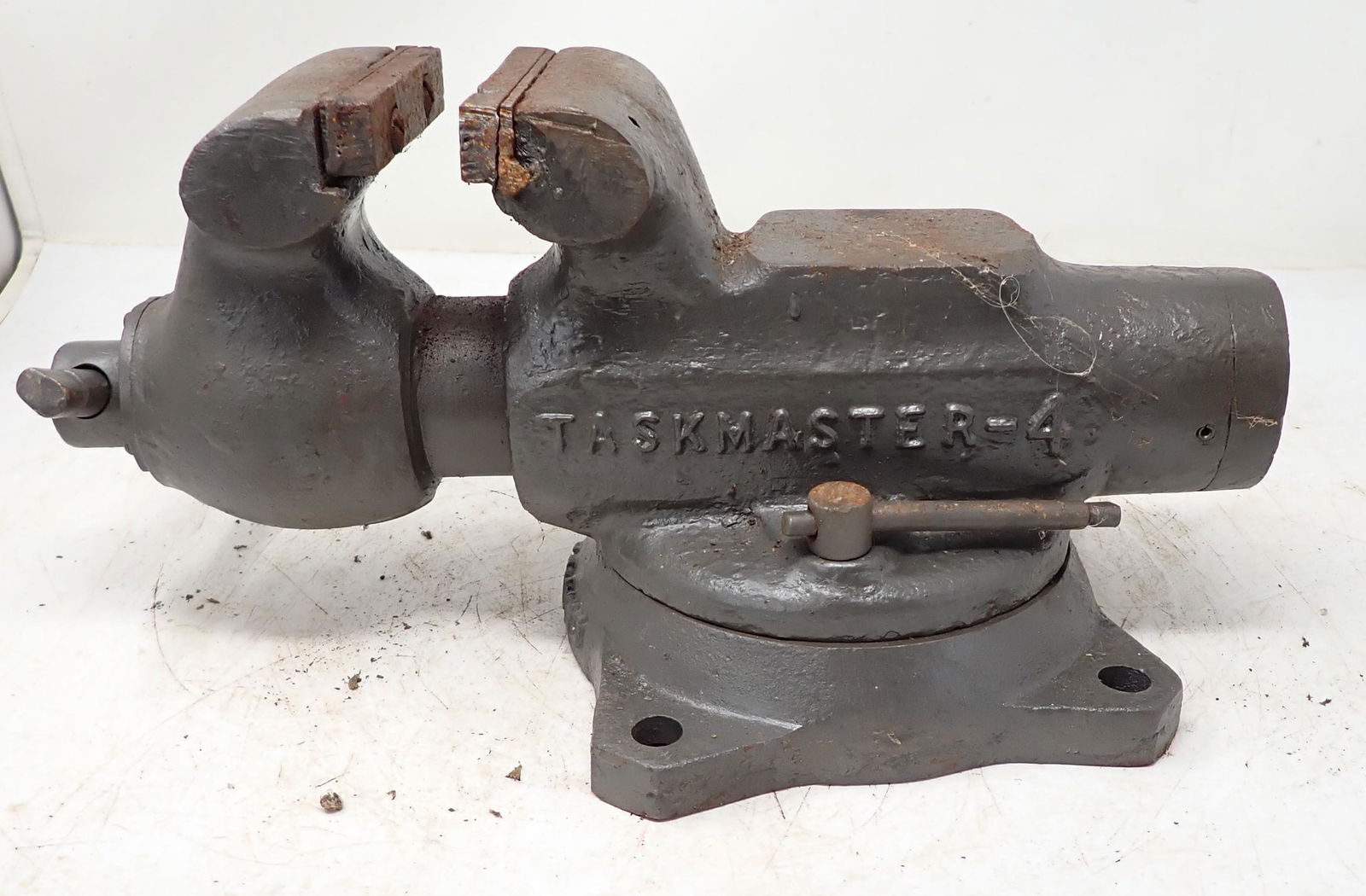 Taskmaster 4 Swivel Vise (1 of 3)
