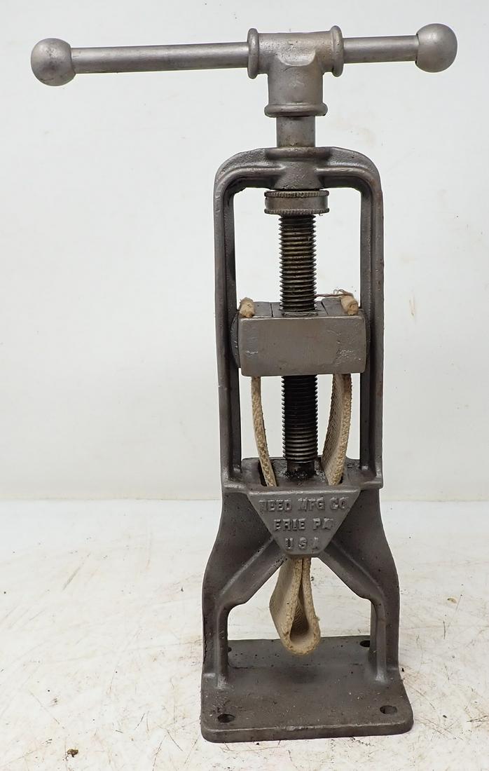 Reed No 51 Strap Vise: Apprx 14 3/4" tall ( as pictured )