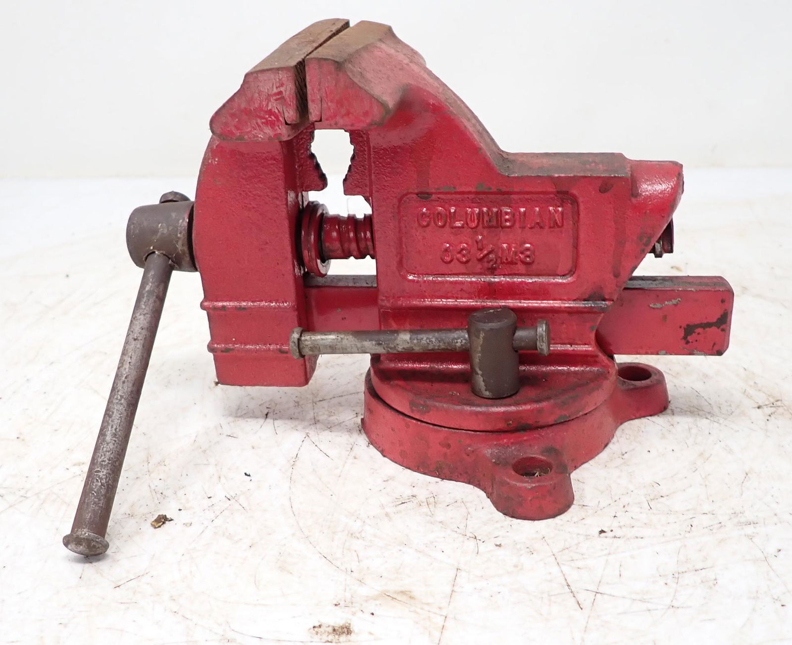 Columbian 3 1/2 M3 Bench Vise (1 of 3)