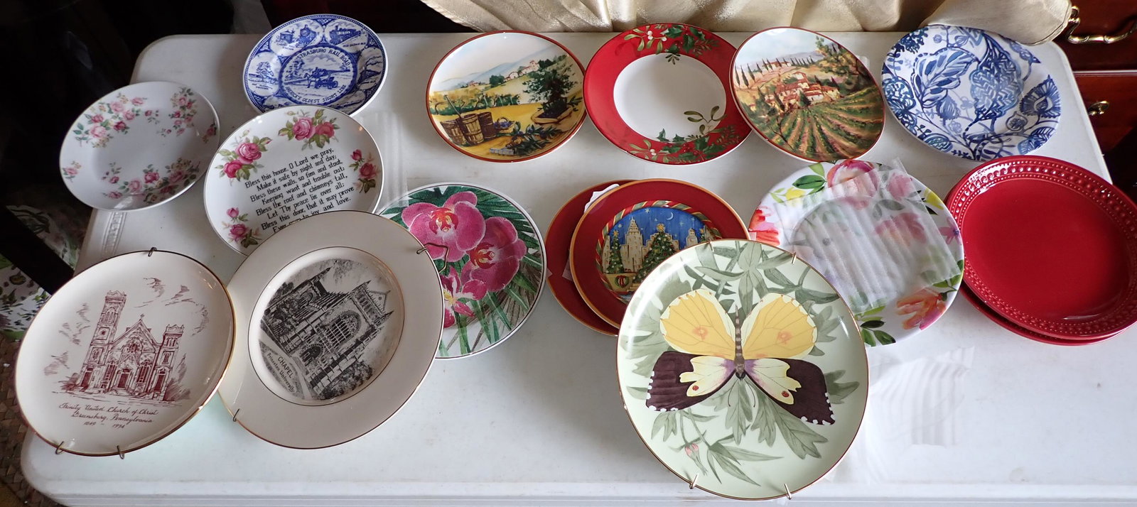 Misc China & Dinnerware: Getting all pictured on table. No shipping