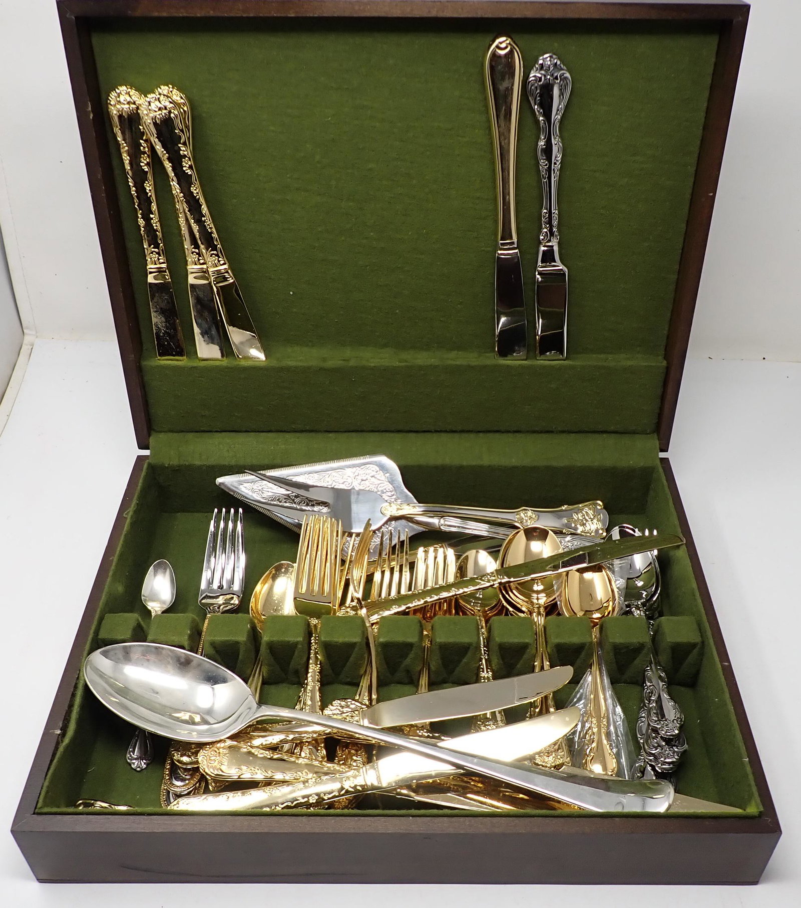 Flatware Set: Getting all pictured