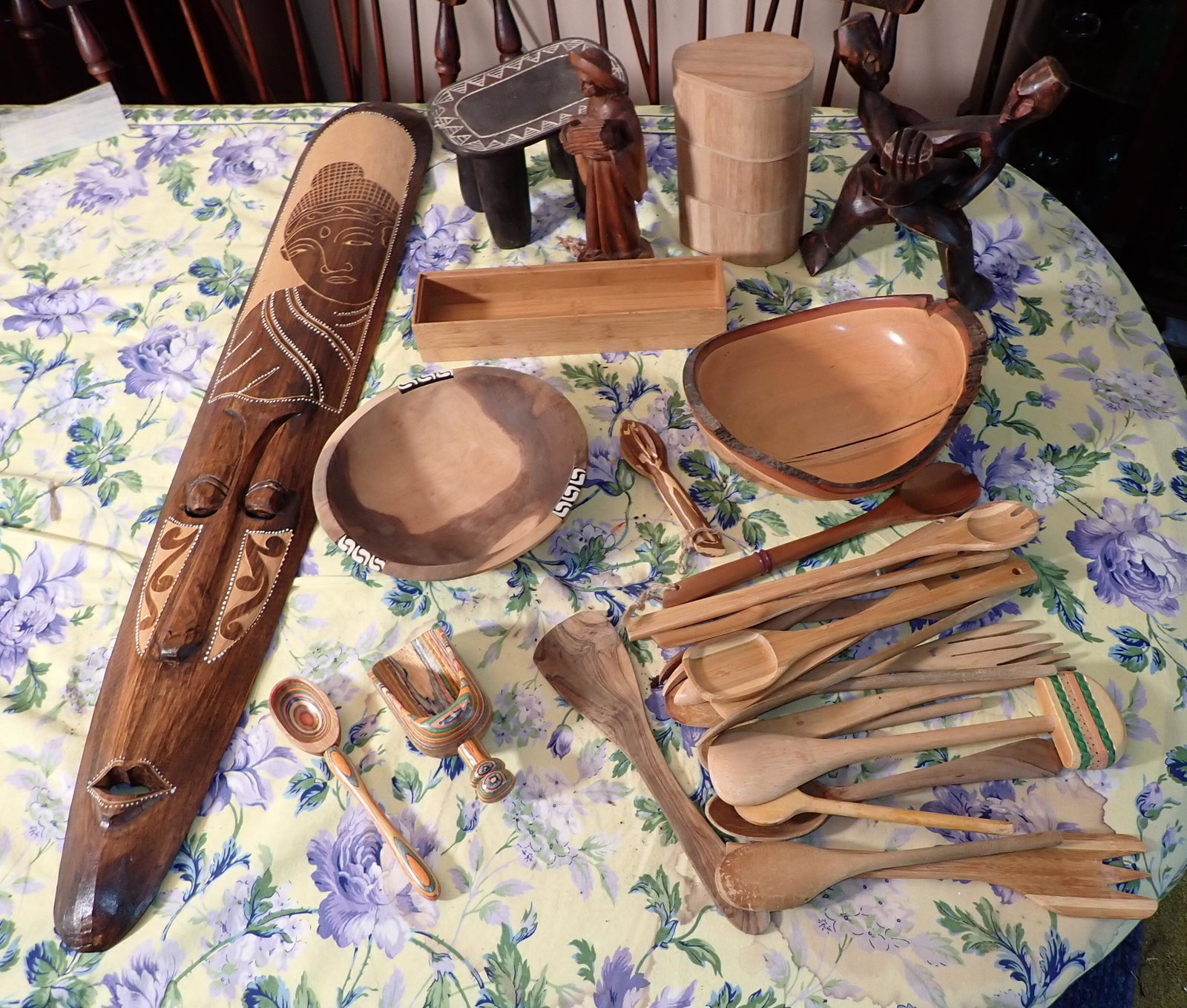 Woodenware: Getting all pictured on table. No shipping