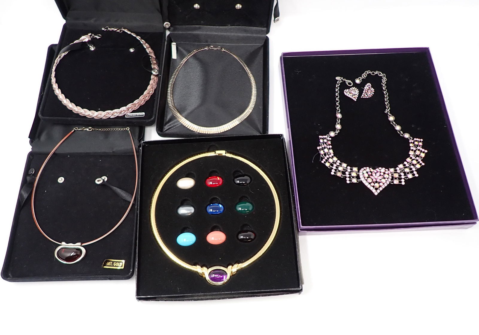 5 Necklaces in Gift Boxes (1 of 8)