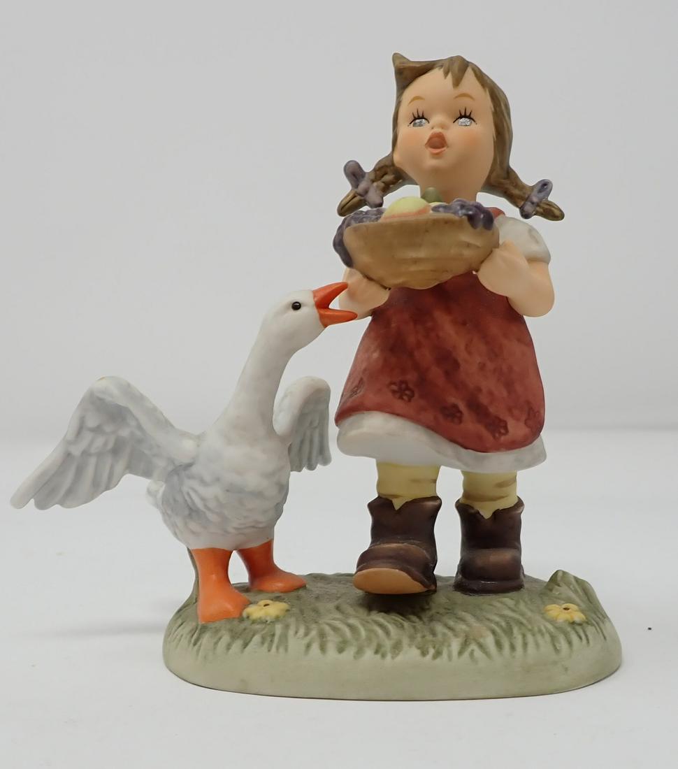 Berta Hummel 2004 Natures Beauty: Goebel No. BH253 , approx 4 1/2" tall