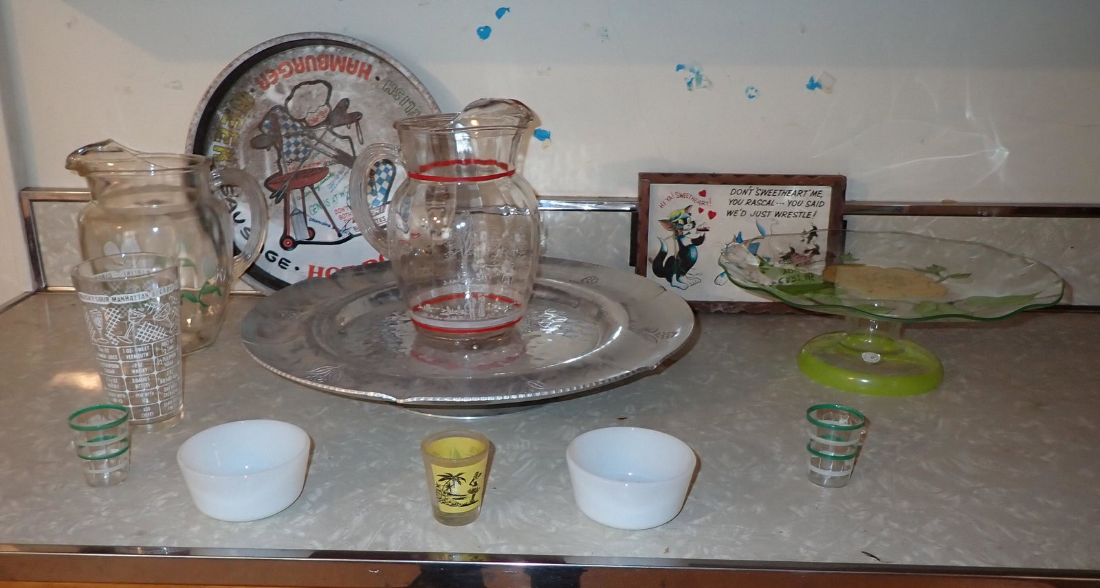 Pyro Pitchers Dorothy Thorpe Cake Stand and Misc. (1 of 6)