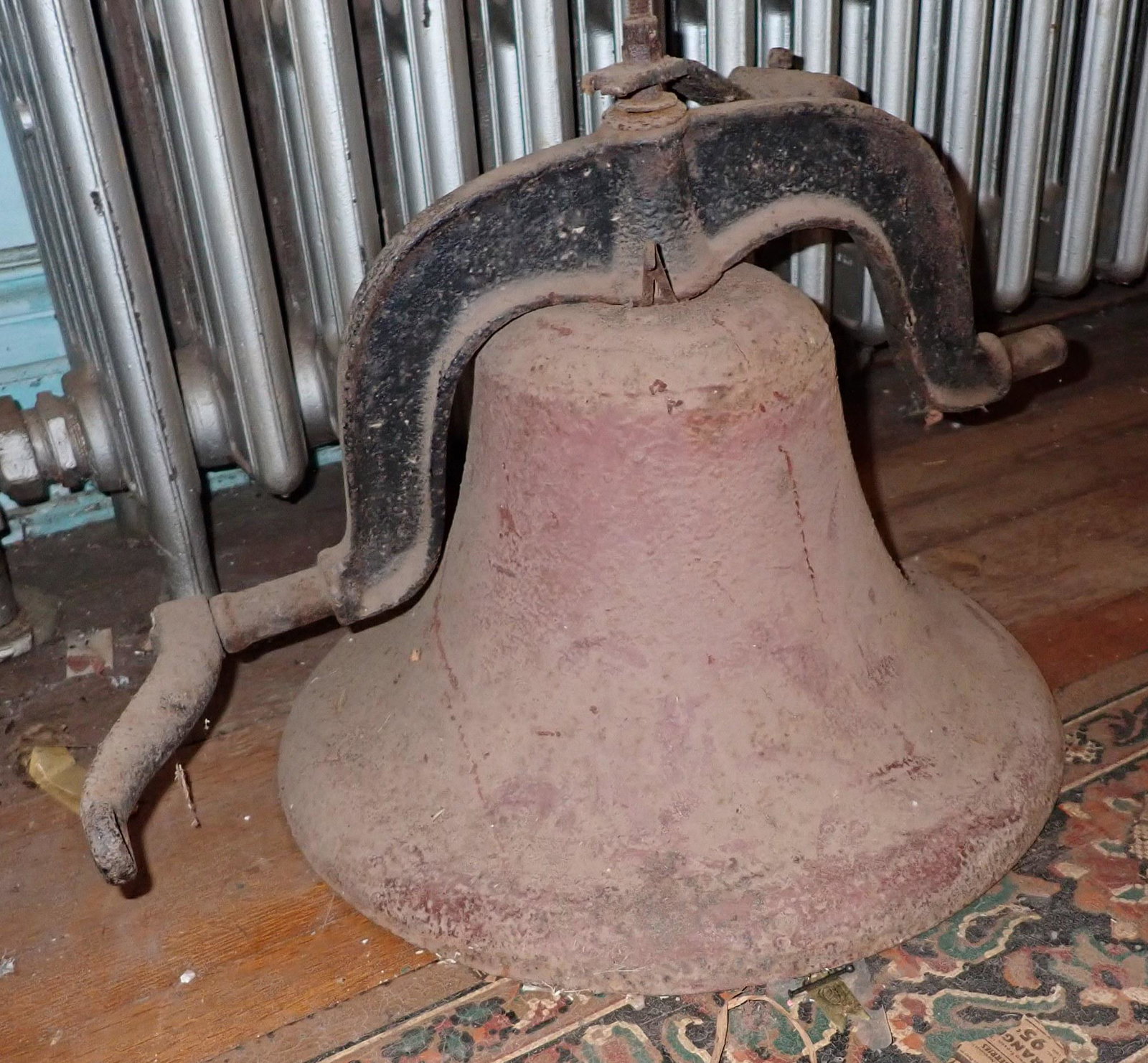 Cast Iron School Bell (1 of 4)
