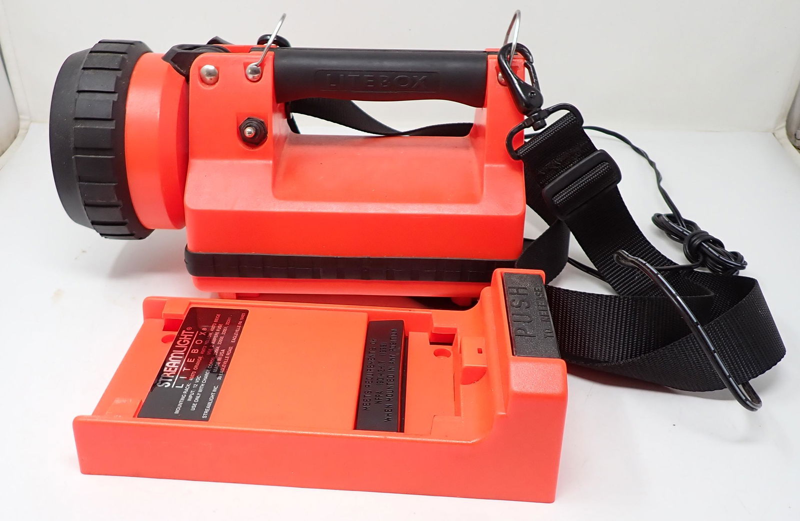 Streamlight Lightbox Flood Lantern Flashlight (1 of 2)