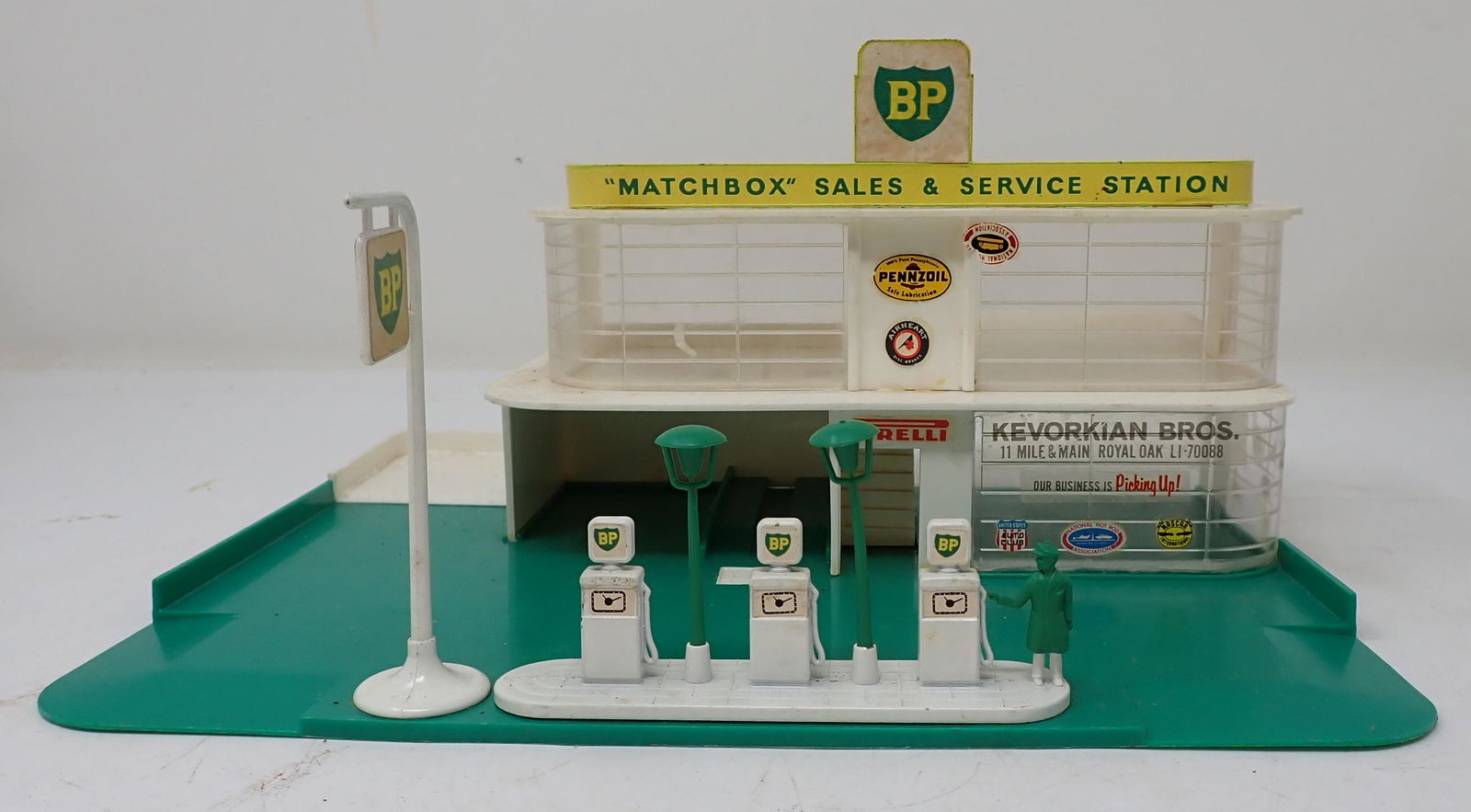 Matchbox BP Gas Station (1 of 4)