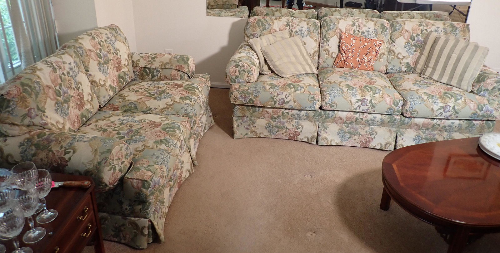 Sherrill Floral Pattern Sofa & Loveseat (1 of 4)
