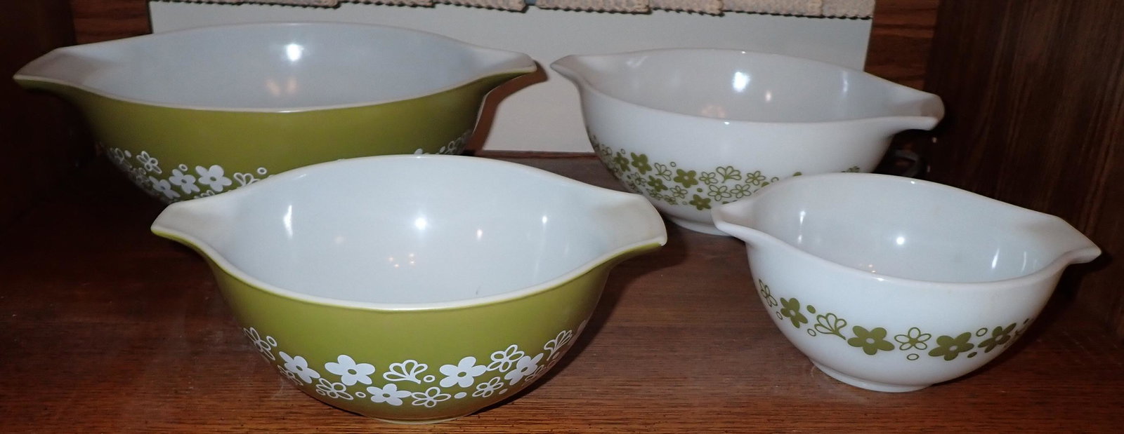 4 Pyrex Cinderella Bowls (1 of 4)