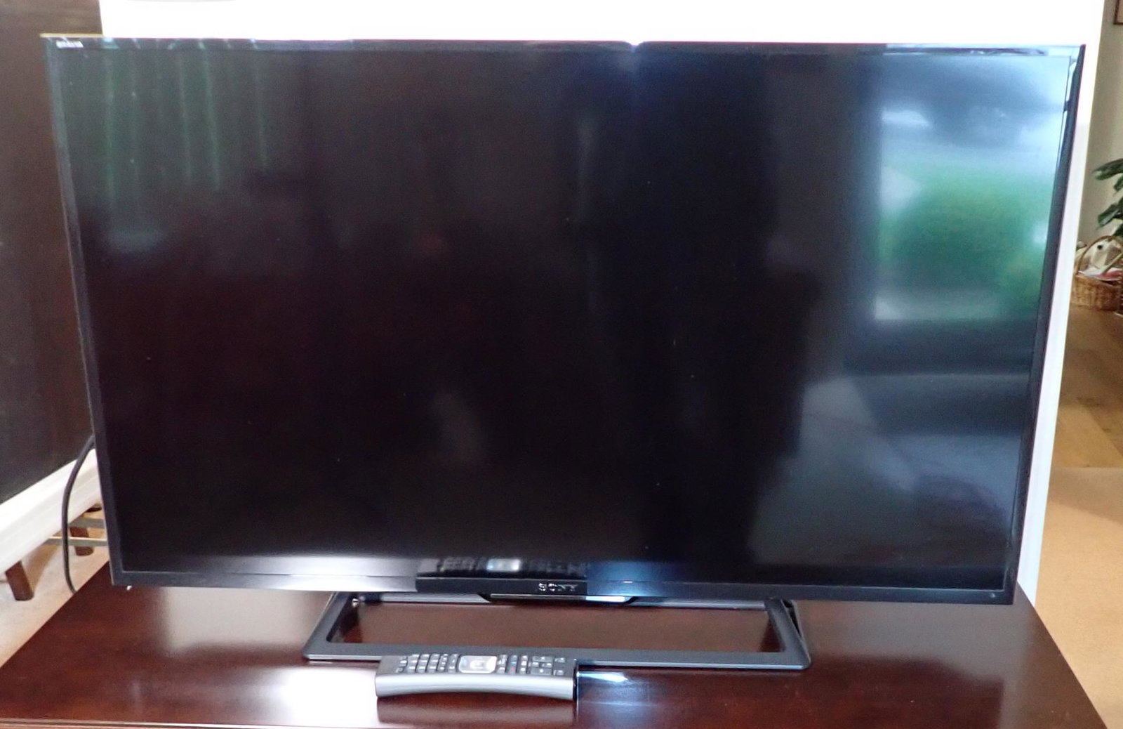 Sony Bravia 40" TV (1 of 3)