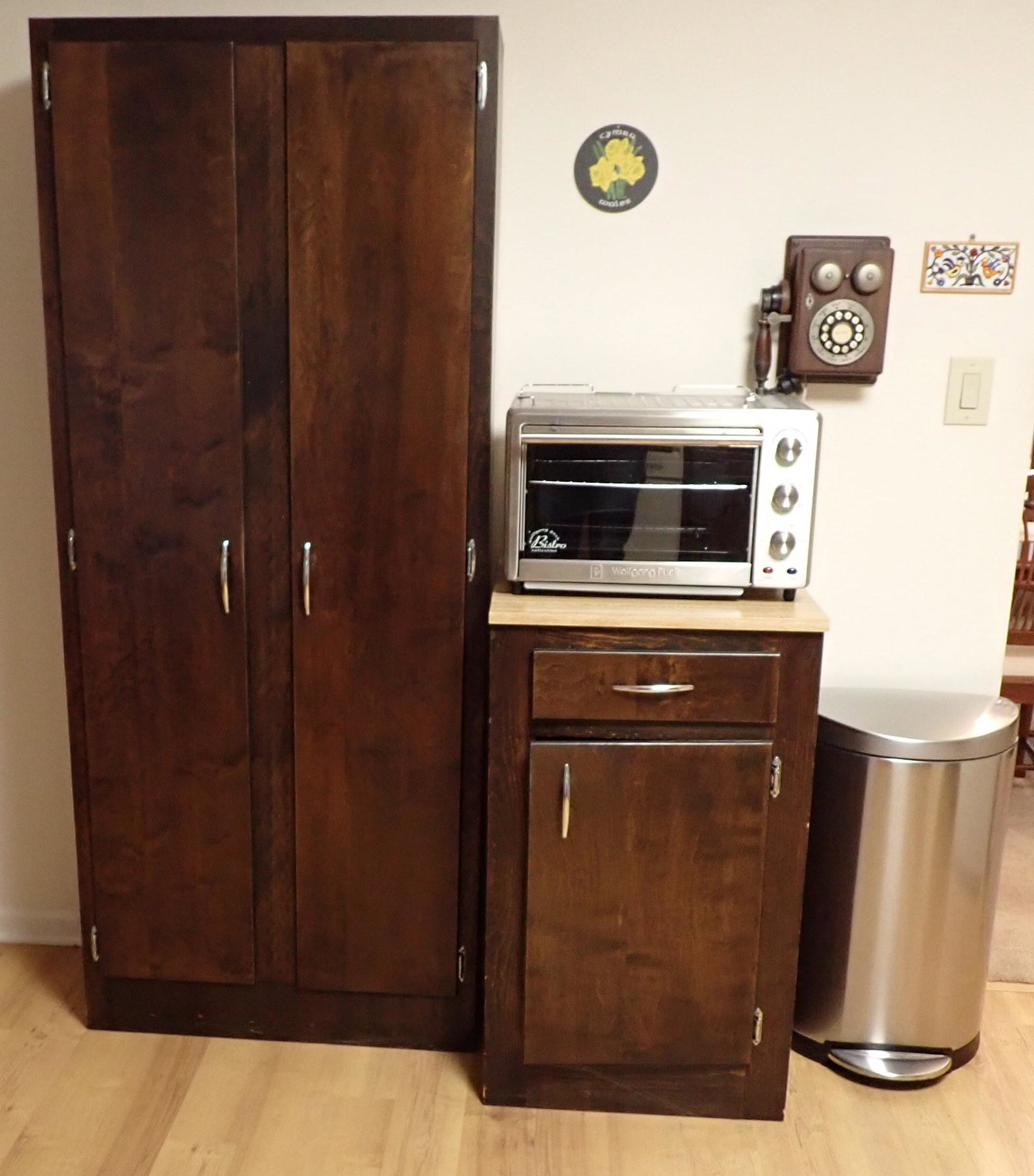 Cabinets Wolfgang Puck Toaster Oven & Misc (1 of 5)