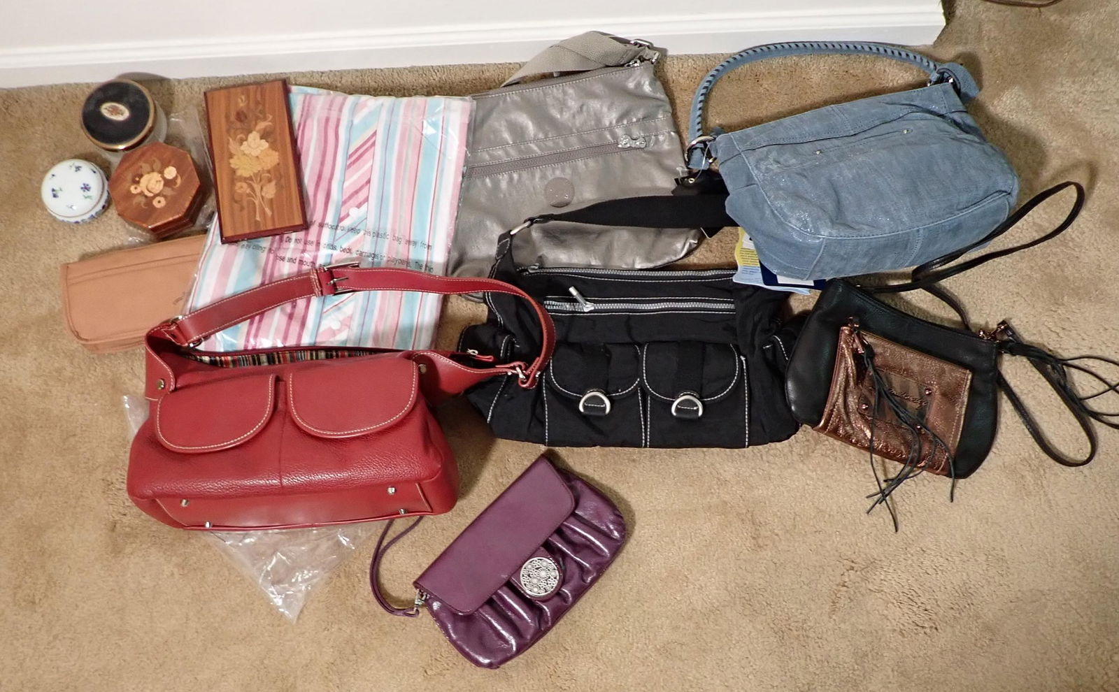 Purses Vanity Jars & Misc (1 of 3)