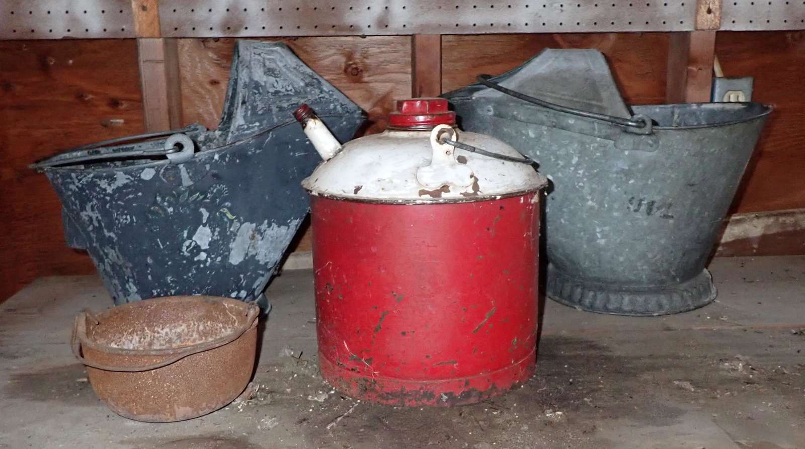 Coal Scuttles Fuel Can Cast Iron Lead Pot (1 of 4)
