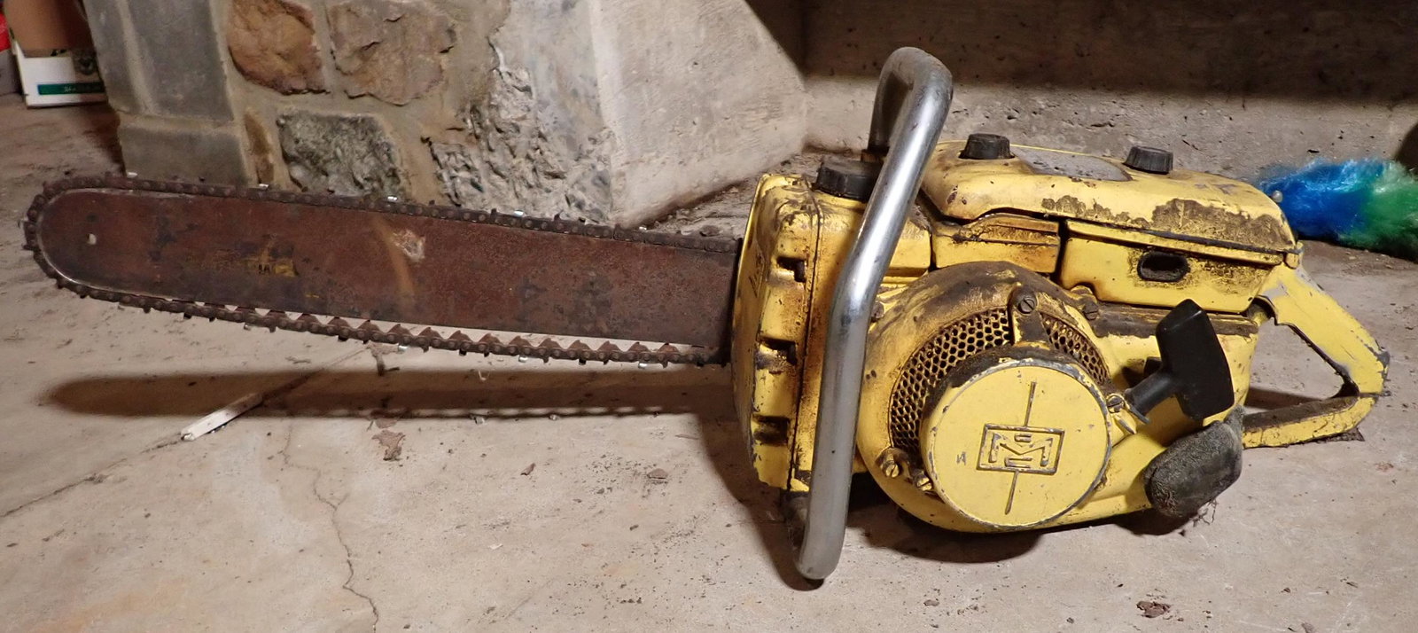 Vintage McCulloch 250 Chainsaw (1 of 4)