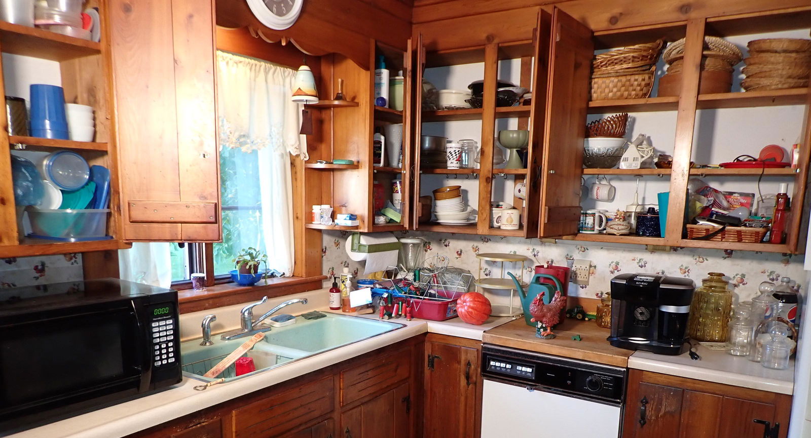 Partial Kitchen Contents (1 of 20)