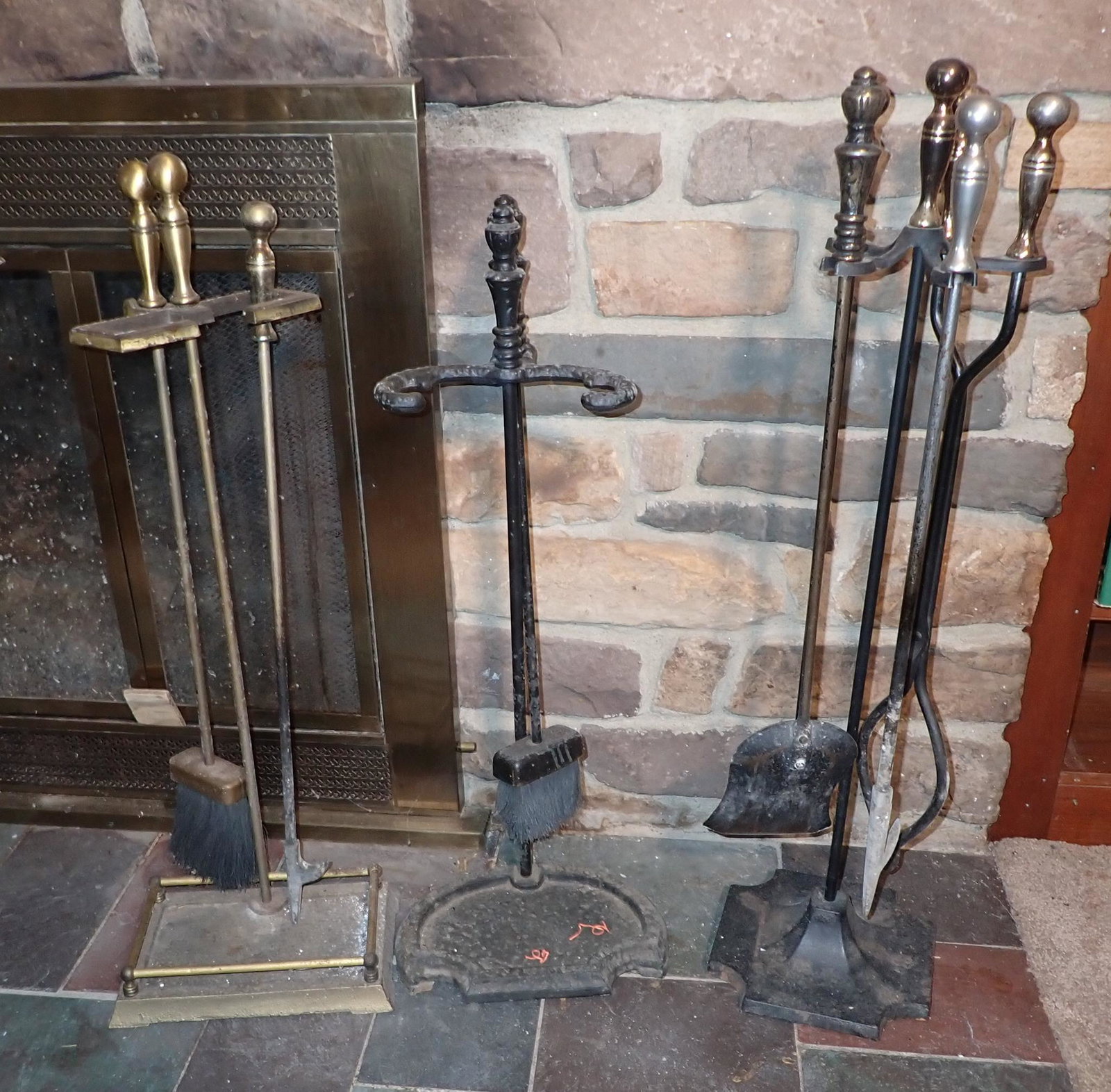 Fireplace Sets: No complete . NO SHIPPING