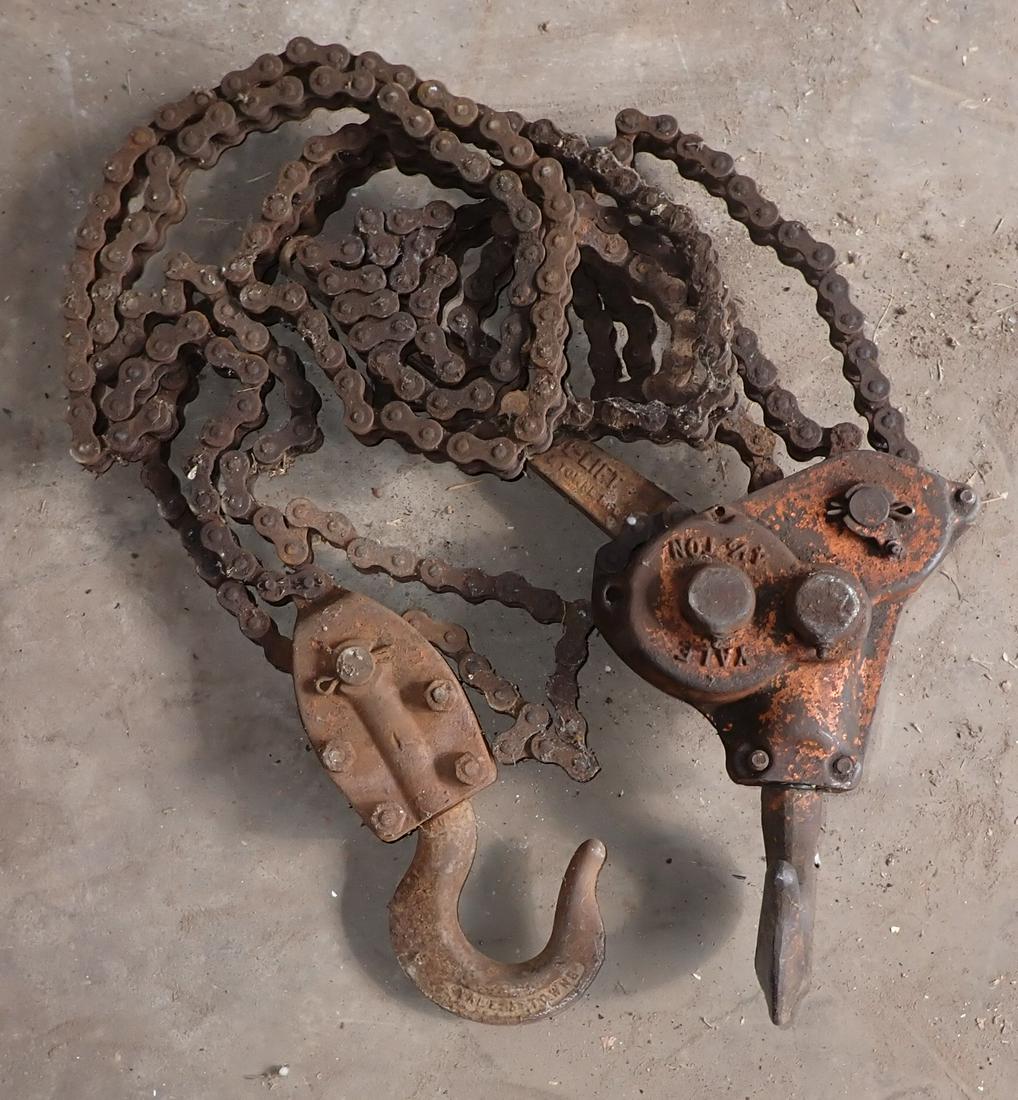 Yale 4 1/2 Ton Hoist (1 of 2)