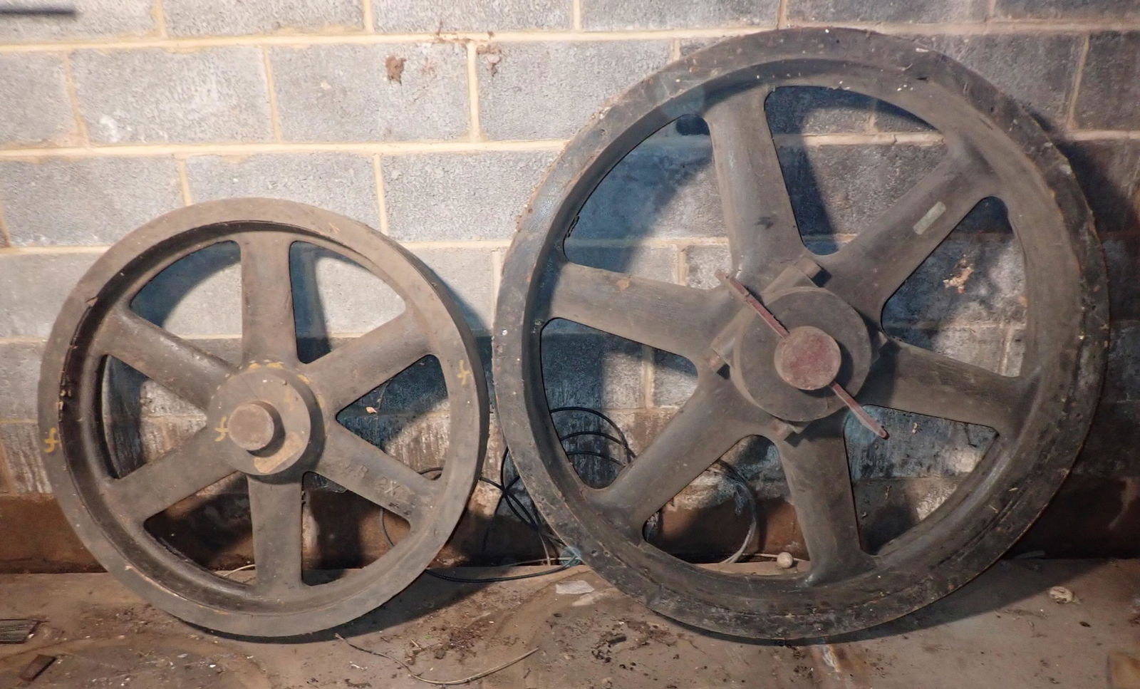 2 Large Wooden Foundry Pulley Molds (1 of 8)