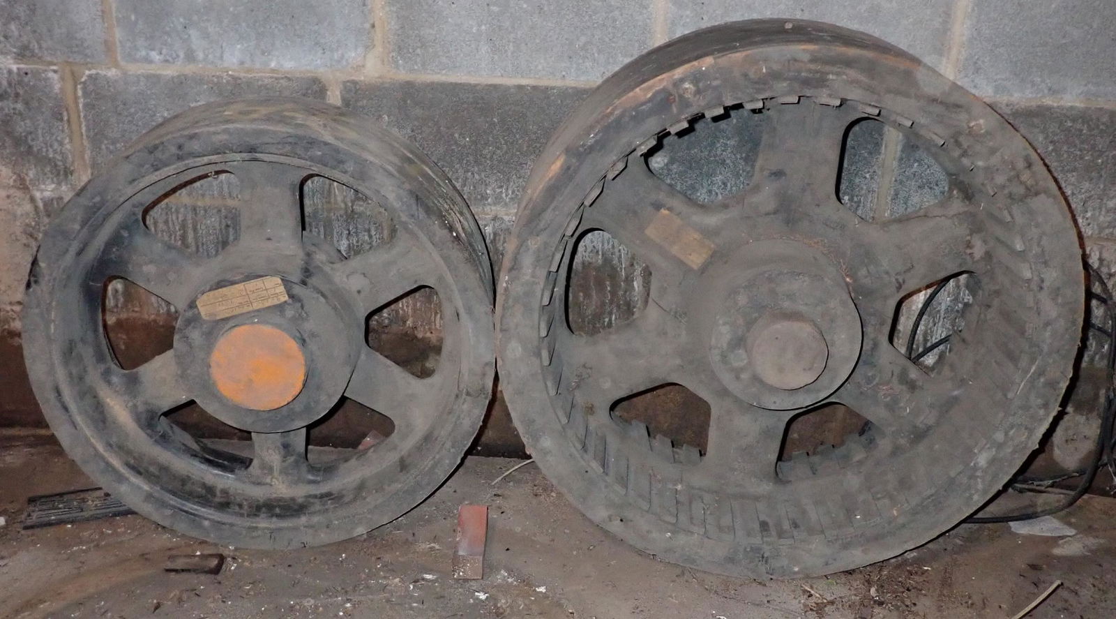 2 Antique industrial Wooden Gear Molds (1 of 4)