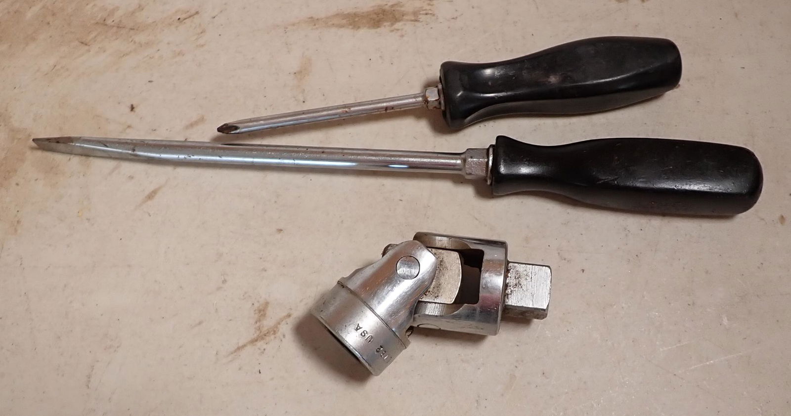 Snap On Screwdrivers & 3/4" Swivel Socket (1 of 2)