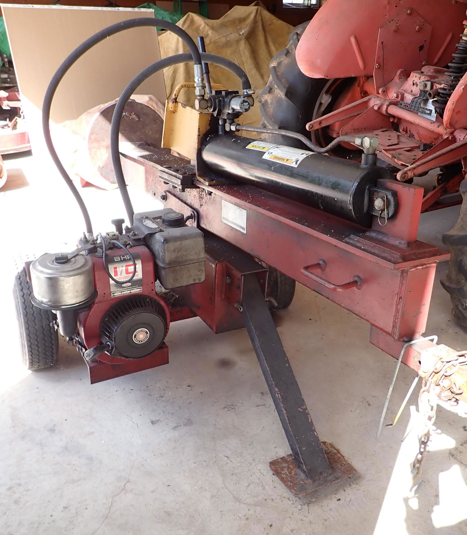 Log Splitter w/ 8hp Briggs & Stratton Engine (1 of 7)