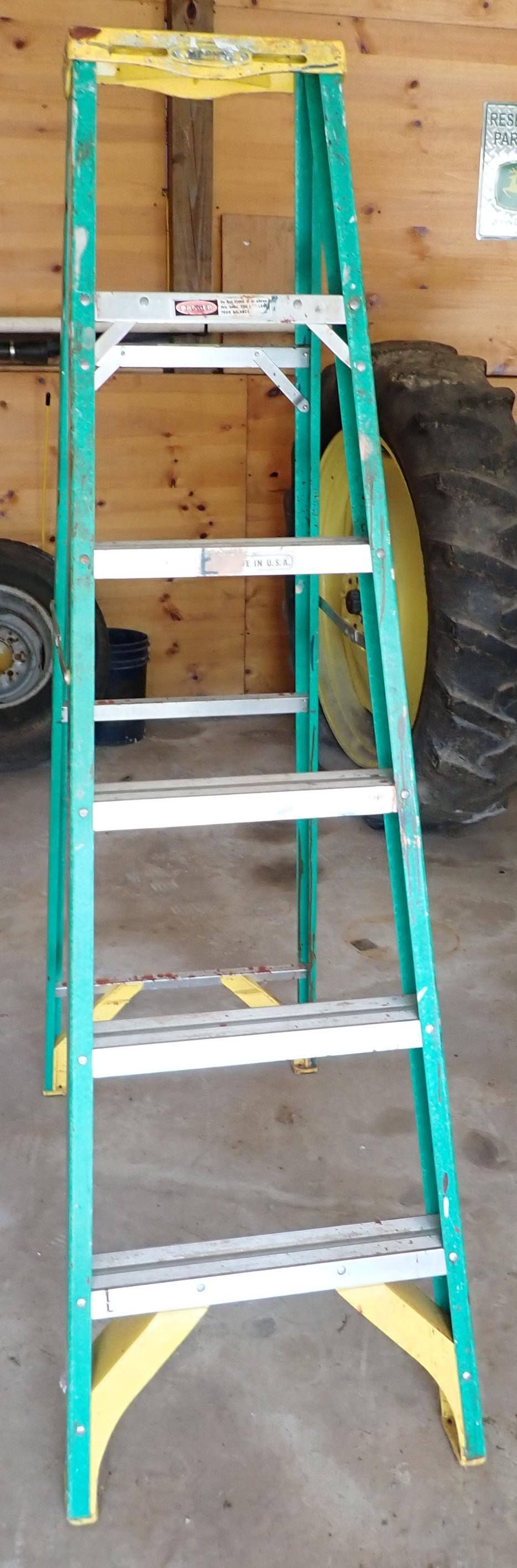 Werner 6' Medium Duty Step Ladder (1 of 3)