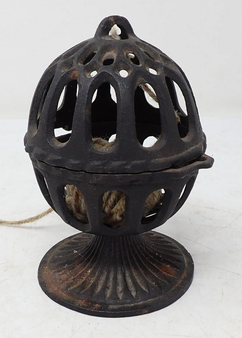 Cast Iron String Holder (1 of 1)