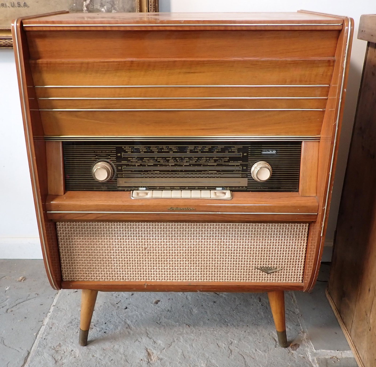 Vintage Korting Delmonico Stereo: TelefunkenTurntable. Apprx 15 1/2" x 25" x 33" tall. NO SHIPPING