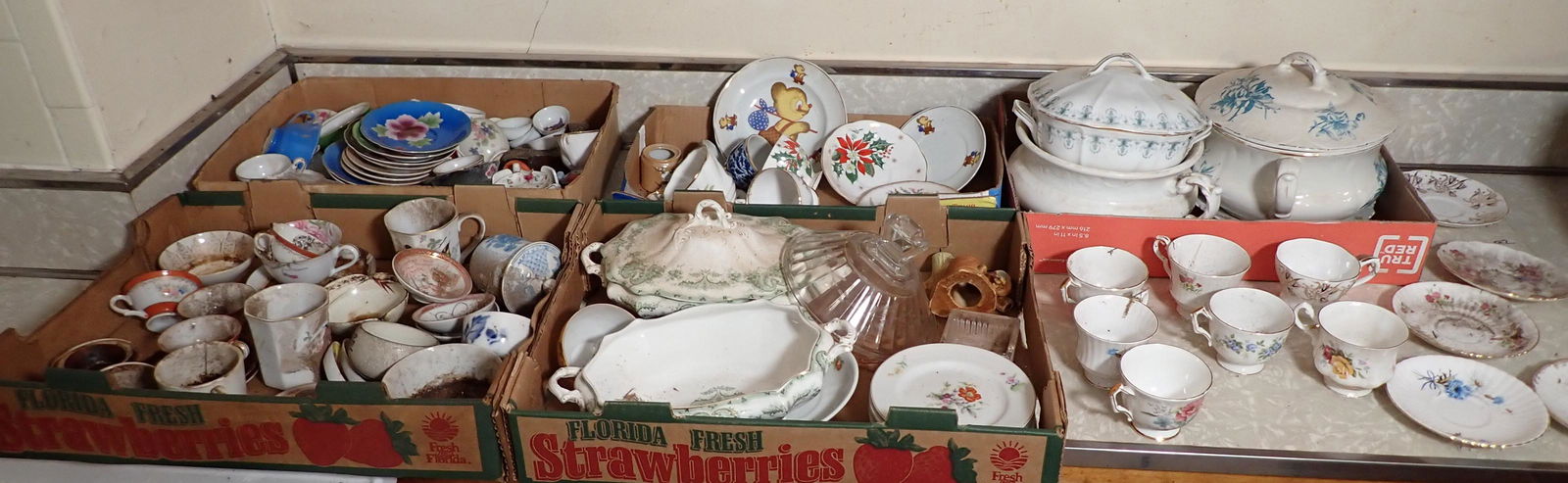 Cups Saucers Misc Porcelain & China (1 of 8)