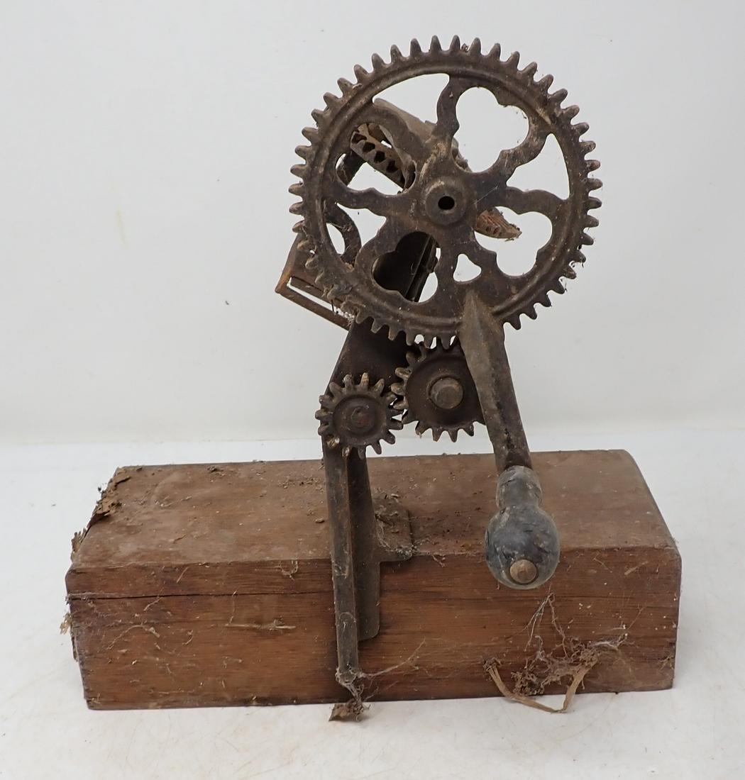 1898 Goodell Cast Iron Apple Peeler (1 of 4)