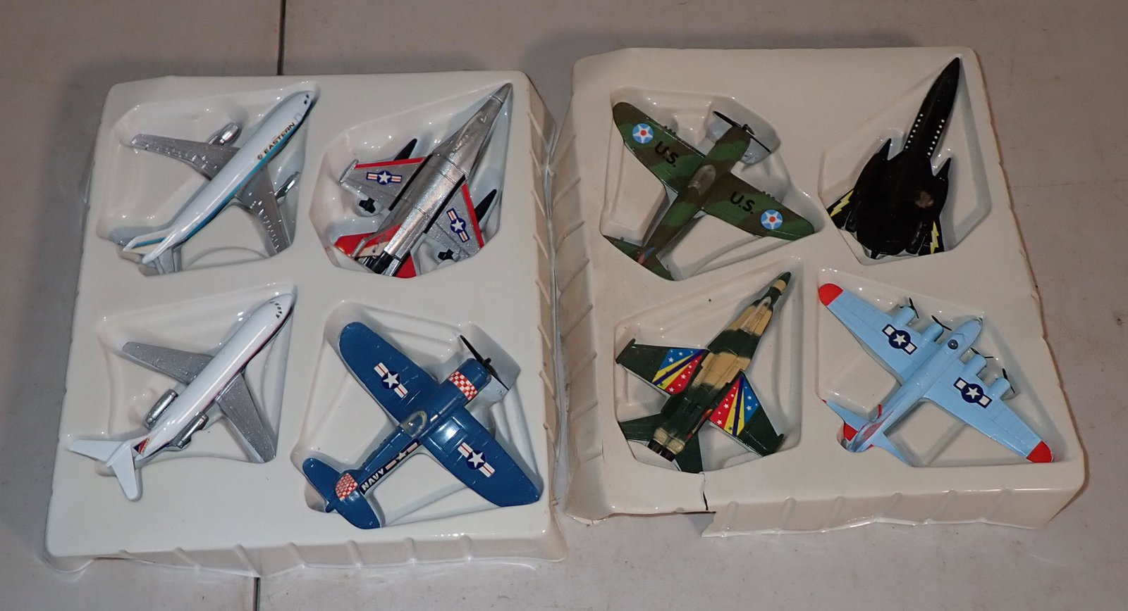 Road Champs Diecast Airplanes: Approx 4 3/4" long