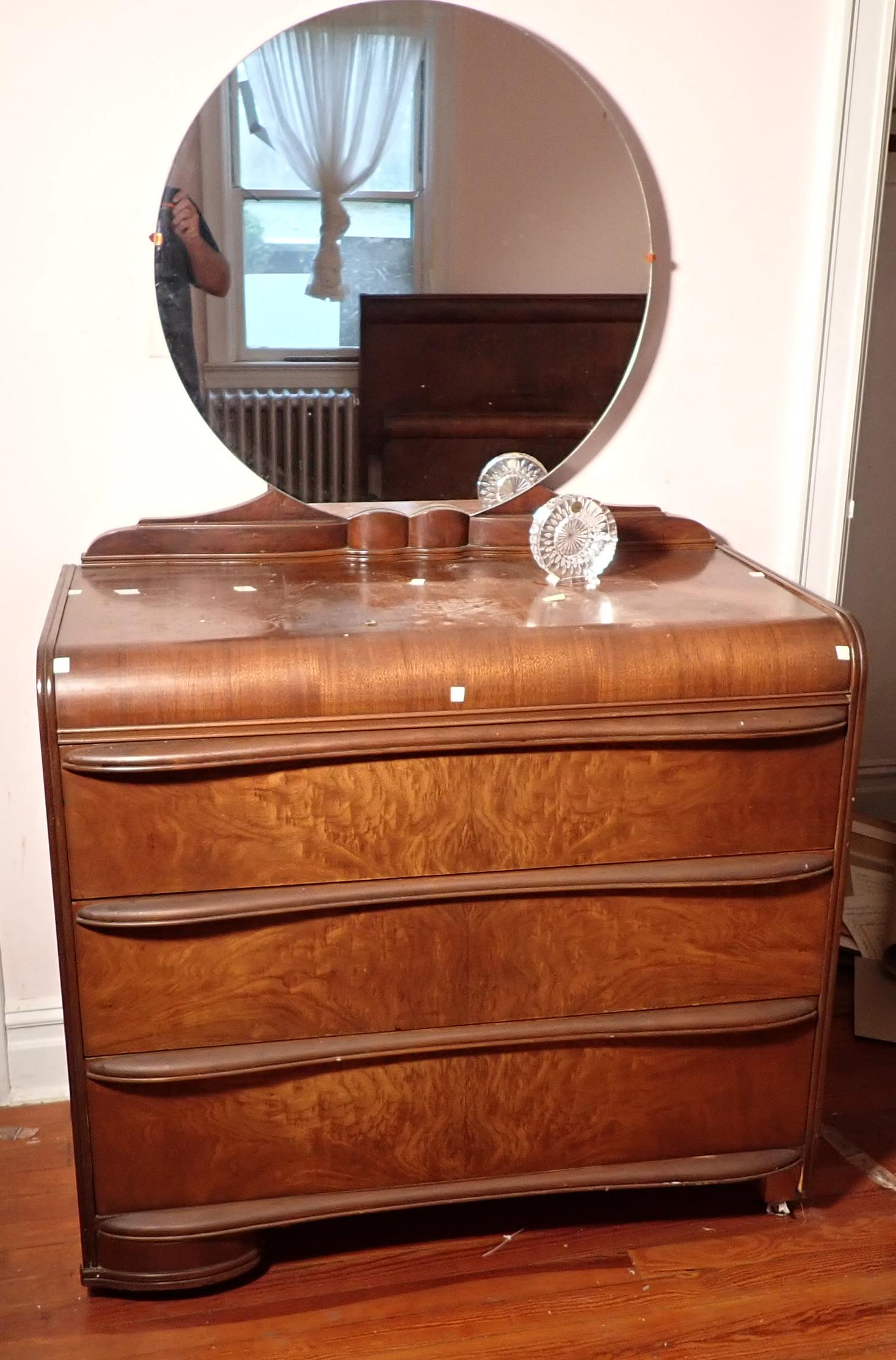 Depression Bedroom Set / Room Contents (1 of 8)