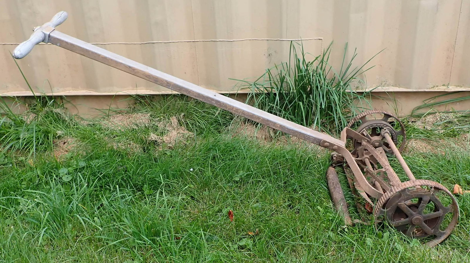 Antique Primos Reel Mower (1 of 3)