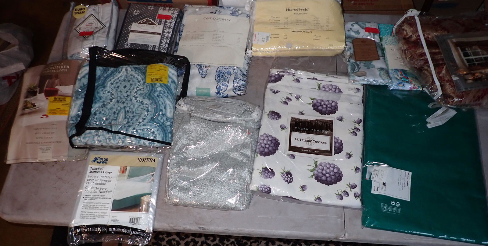 Tablecloths Pillow Cases Sheets & Misc (1 of 6)